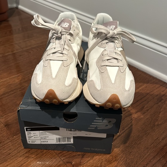 NWT in BOX New Balance 327 Unisex Men’s 9.5, Women’s 11 in Moonbeam Driftwood - Picture 3 of 4